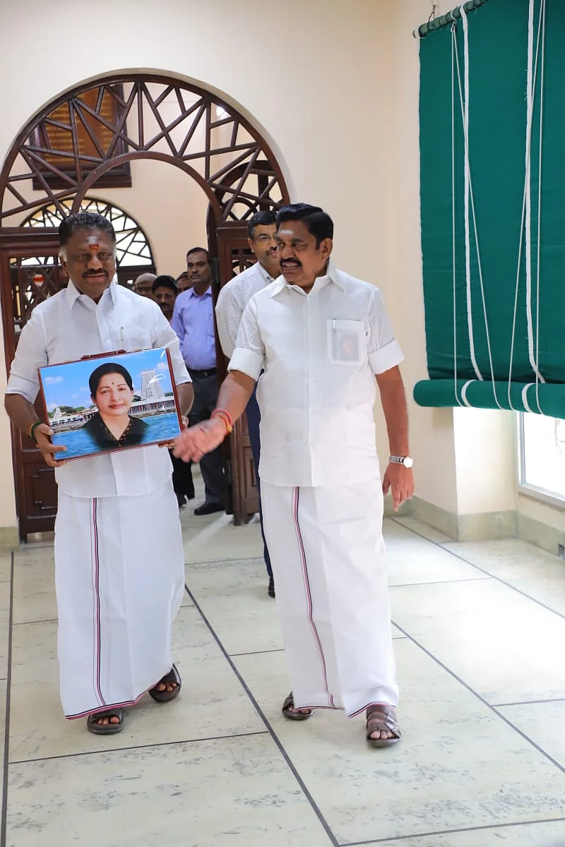 ஓ.பன்னீர்செல்வம் - எடப்பாடி பழனிசாமி
