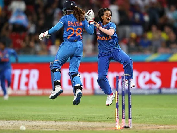 `முரட்டு சிங்கிள்'களால் ஆஸ்திரேலியாவை வீழ்த்திய இந்தியாவின் சிங்கப் பெண்கள்! #INDVsAUS