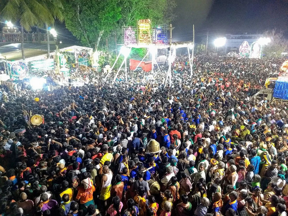 பக்தர்கள் வெள்ளம்