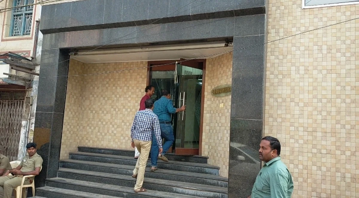 வருமான வரித்துறை சோதனை