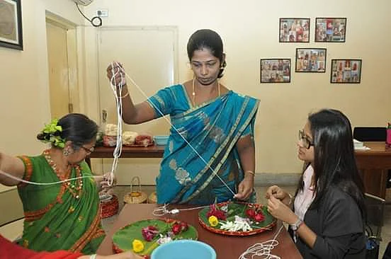 மாணிக்கமாலை தயாரிக்கும் வனிதாஸ்ரீ