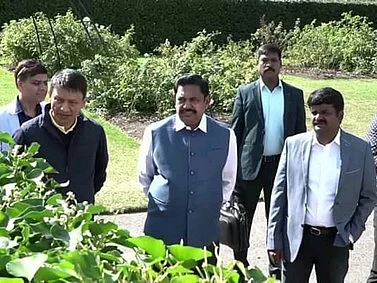 தமிழகத்தில் அடியோடு சரிந்த வெளிநாட்டு முதலீடு... எடப்பாடி, பன்னீர் வெளிநாட்டுப் பயணங்கள் என்ன ஆனது?