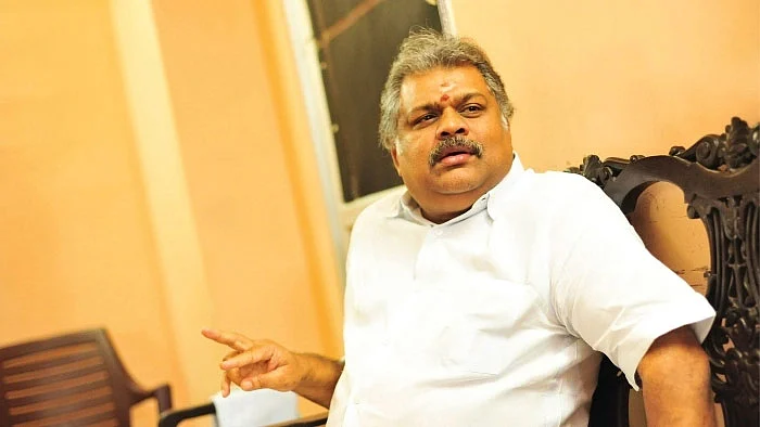 விகடன் பைட்ஸ்: ரஜினி Vs பெர்னி, தேயும் தே.மு.தி.க., ஜி.கே.வாசன் கொந்தளிப்பு!