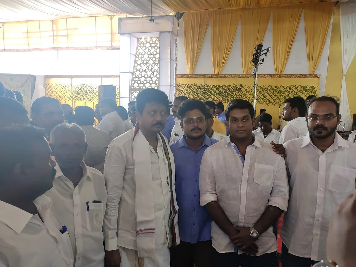 திருமணத்தில் திவாகரன்