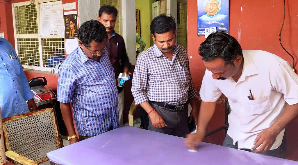 லஞ்ச ஒழிப்பு போலீஸார்.