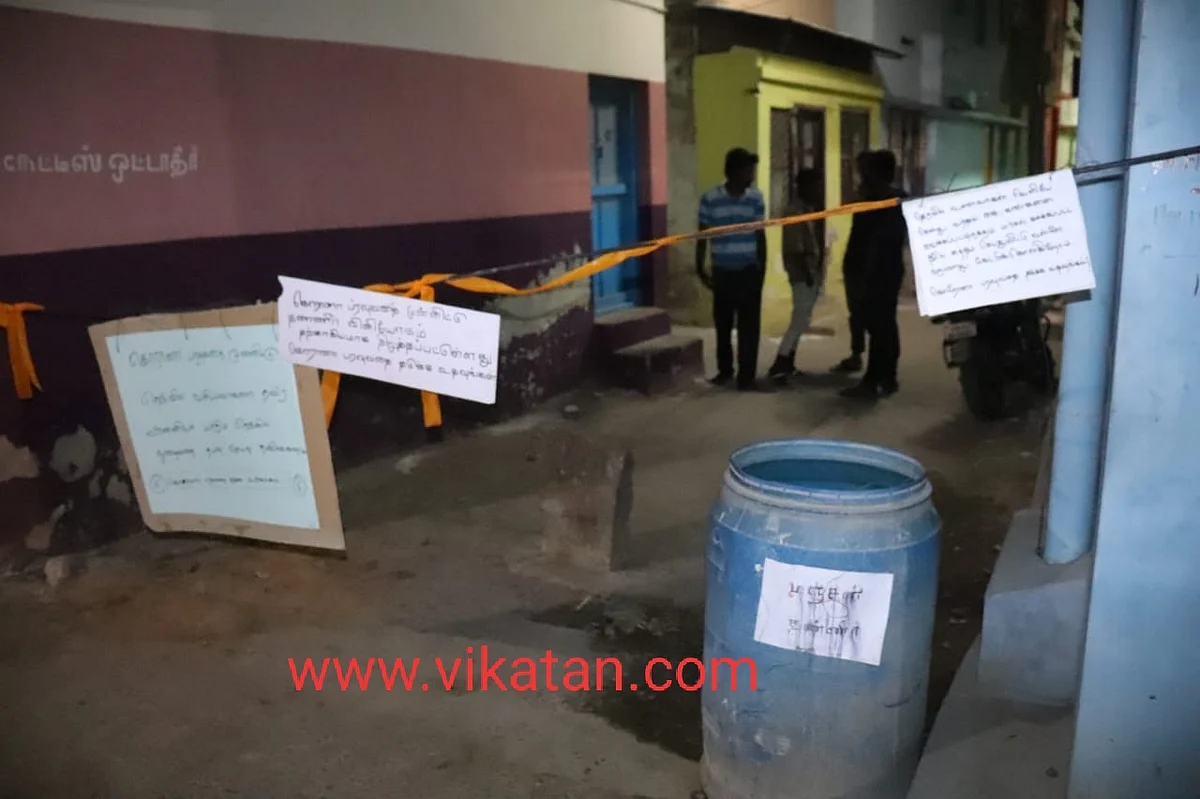 கொரோனா பரவலைத் தடுக்க தெருவுக்கு சீல் வைத்த மக்கள்