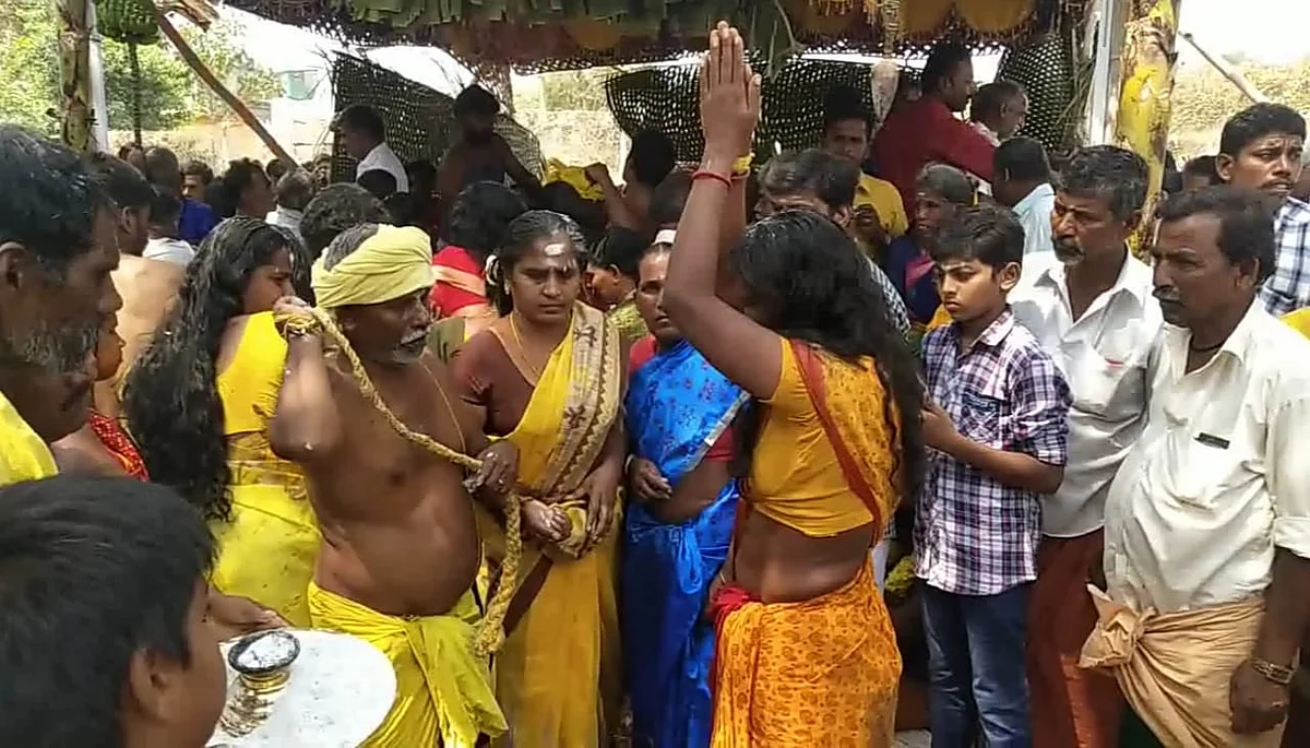 சாட்டையடி வாங்கும் நிகழ்வு