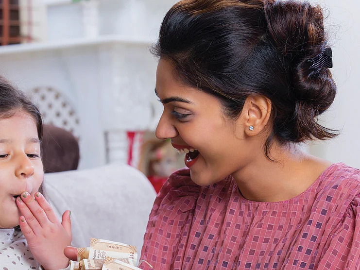இல்லத்தரசிகளுக்கு ஊதியம் வழங்குவது குறித்து மக்கள் கருத்து என்ன? #VikatanPollResults