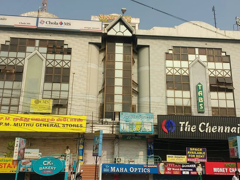காவலாளி தலையில் கல்லைப் போட்டு ரூ.500, செல்போனை திருடிச் செல்லும் மர்மநபர்! - திருச்சியில் கொடூரம்