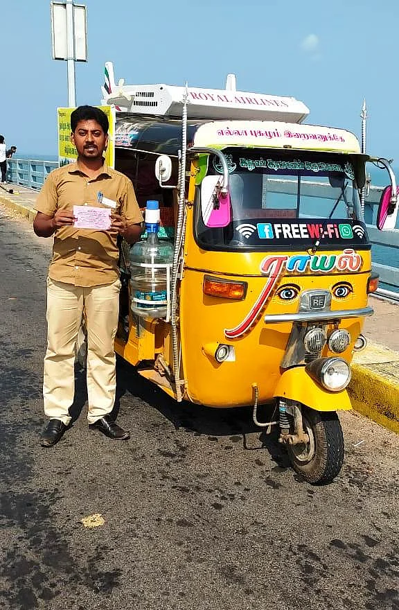விழிப்புணர்வுப் பயணம் தொடங்கிய ஆட்டோ ஓட்டுநர்.