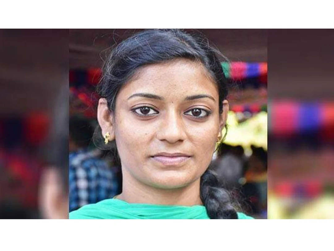 கோவை மாநகராட்சி துப்புரவுப் பணியில் எம்.எஸ்ஸி மாணவி..!