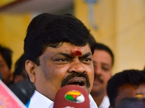 `சர்ச்சை ட்வீட்; 2 மணி நேரத்தில் நடவடிக்கை!’ - ராஜேந்திர பாலாஜி கட்சிப் பதவி பறிப்பின் பின்னணி
