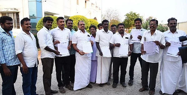 புகார் அளித்த நெல்லை காங்கிரஸ் காட்சியினர்