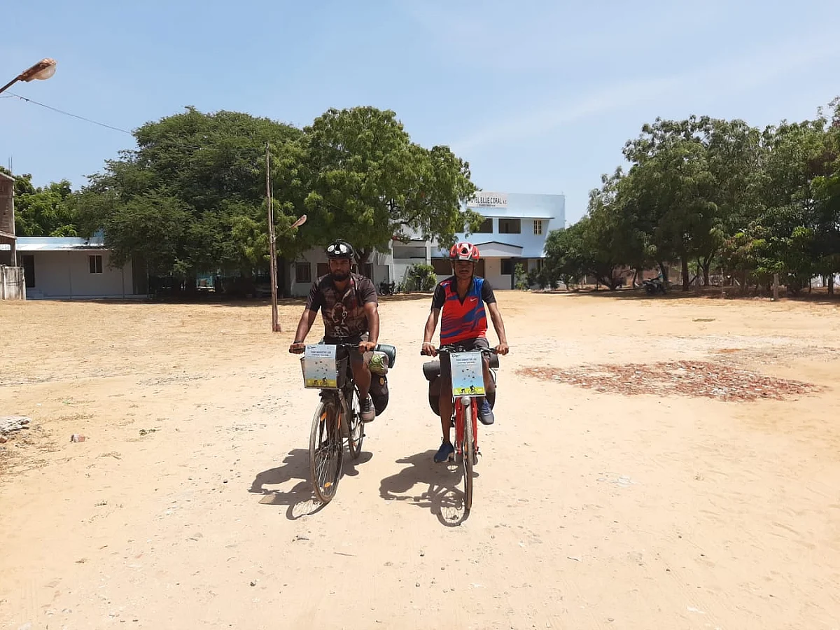 விழிப்புணர்வு பயணத்தில் இளைஞர்கள்