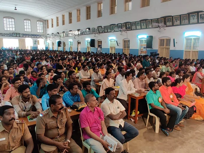 `நமக்கான அடையாளத்தை உருவாக்குவோம்' - நம்பிக்கை தந்த போட்டித் தேர்வுக்கான வழிகாட்டல் நிகழ்ச்சி!