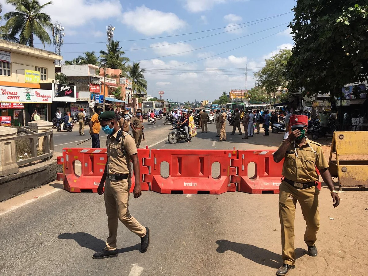 சீல் வைக்கப்பட்ட புதுச்சேரி எல்லைகள்