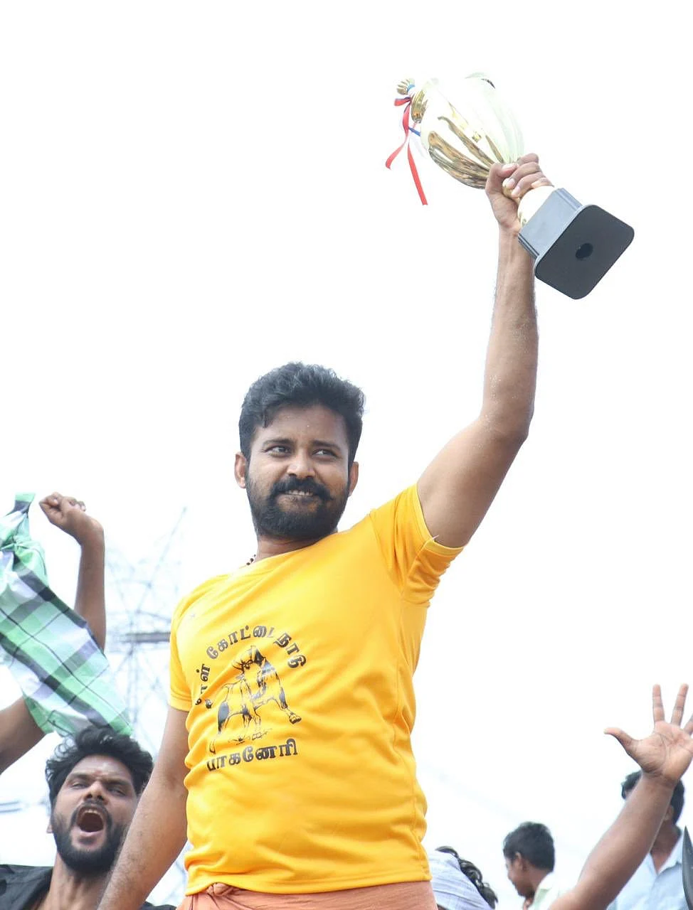 தினேஷ்