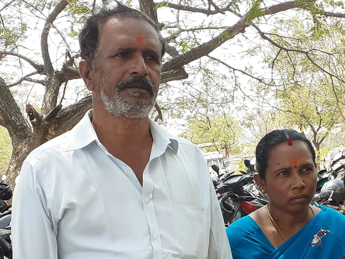 `உயர் அதிகாரிகள் என்னை பழிவாங்குகிறார்கள்!'- தேனி
ஆட்சியரிடம் கலங்கிய நெடுஞ்சாலைத்துறை ஊழியர்