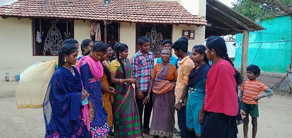 கிராம மக்களுடன்