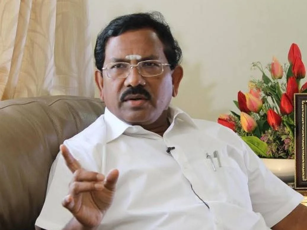 எடப்பாடிக்கு எதிராக முதல் வெடி... அடுத்தடுத்த திட்டங்களுடன் அமைச்சர் மாஃபா ரெடி!