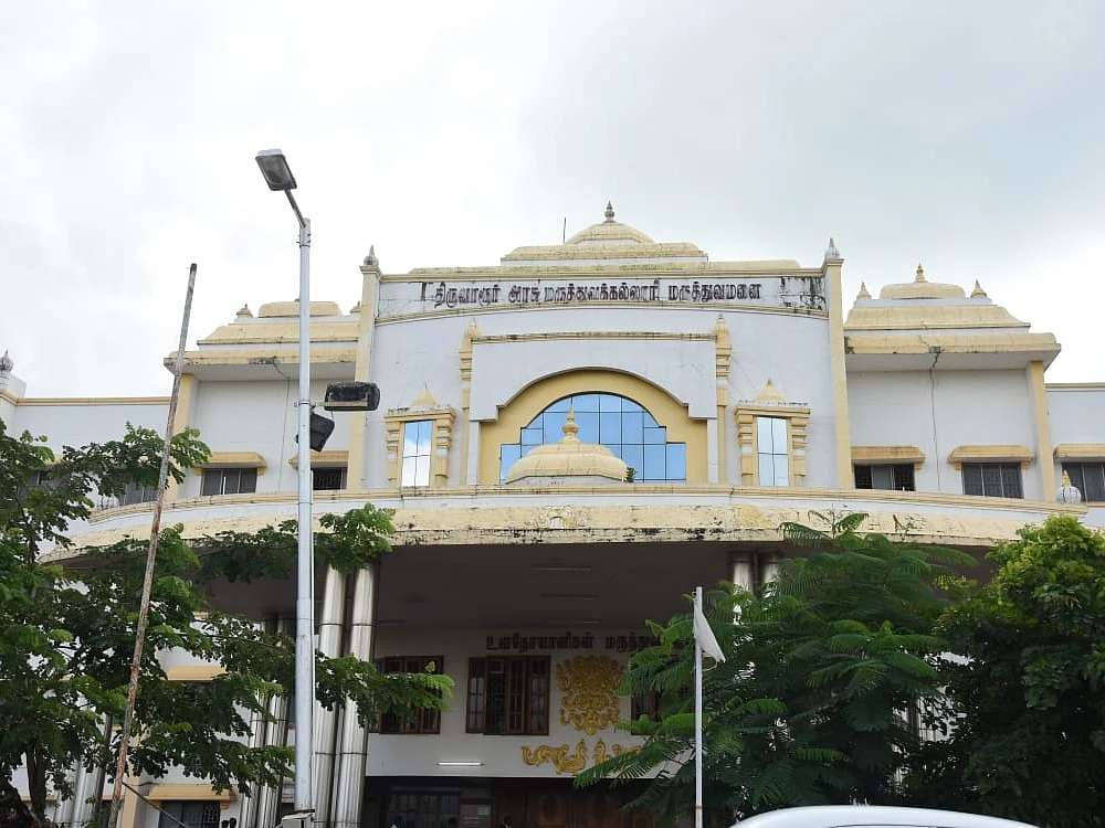 `சவுதியிலிருந்து திரும்பிய நபர்... கேரளா சென்று வந்த தம்பதி' - நாகையில் மூவருக்கு கொரோனா அறிகுறி?