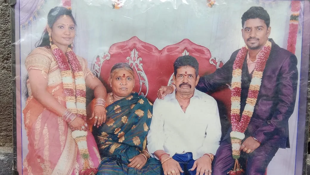 குடும்பத்தினருடன் லதா