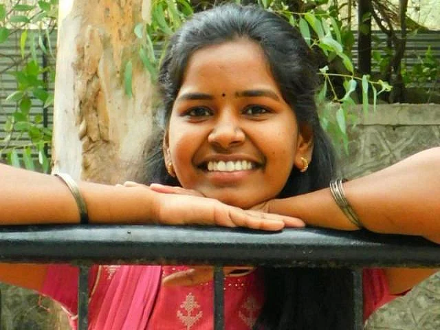 `சாதிக்கவேண்டிய பொண்ணு..!' - உடலுறுப்பு தானத்தால் 7 பேர் வாழ்வில் ஒளியேற்றிய தஞ்சைப் பேராசிரியை