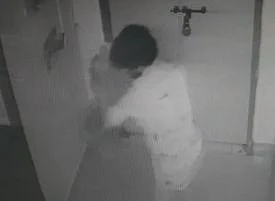 பாரங்கல்லுடன் மர்மநபர்