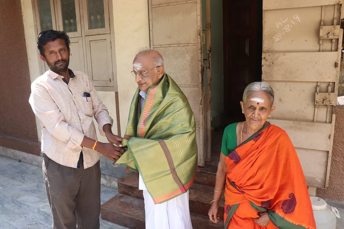 சேக்கப்பன் - நாகம்மை ஆச்சிக்கு பாராட்டு