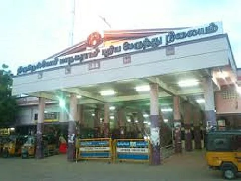 `பார்’ போல் மாறிய புதிய பேருந்து நிலையம்! -குவிந்து கிடக்கும் மது பாட்டில்கள்