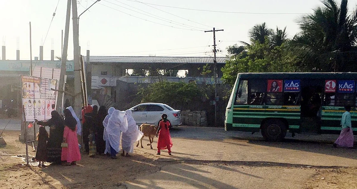 கை கழுவும் மக்கள்