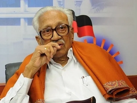 கருணாநிதிக்கு நண்பர் மட்டுமல்ல ஆசிரியருமாகிய பேராசிரியர் க.அன்பழகன்!