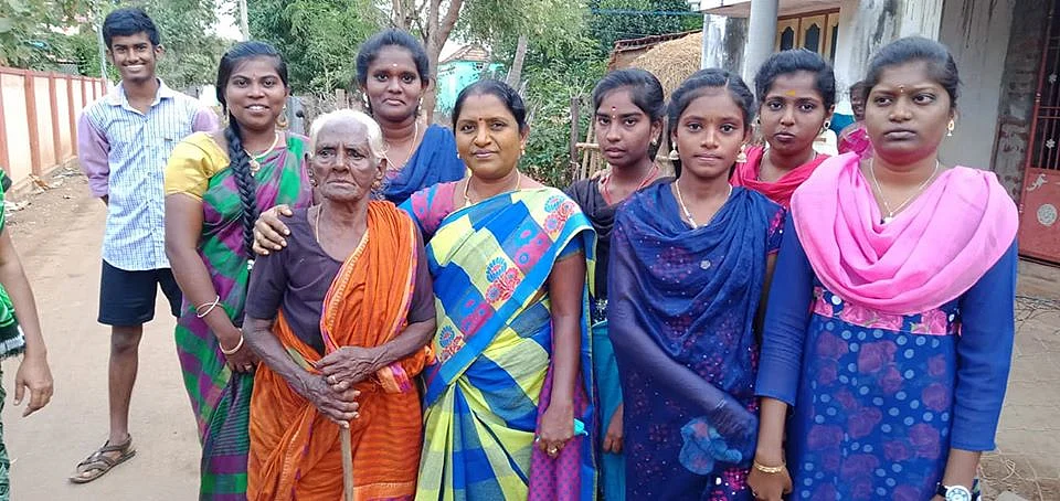 `சுத்தம், சேவை, கரிசனம், கலந்துரையாடல்..!' -கிராமத்தைக் கலக்கிய காரைக்குடி மாணவர்கள்#MyVikatan