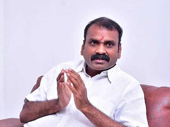 `திமுக, அதிமுக-வுக்கு டஃப் கொடுக்க முடியாது!’ -முருகனுக்கு எதிராகப் போர்க்கொடி தூக்கும் மாநில பாஜக?
