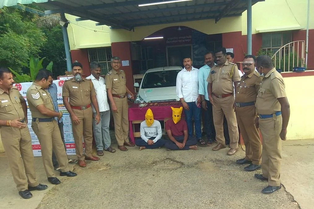 கொள்ளையர்களுடன் தனிப்படை போலீஸ்