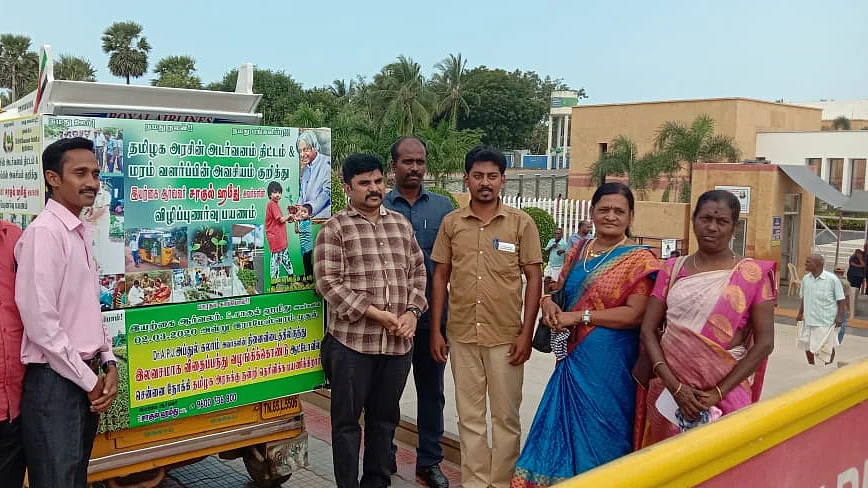 விழிப்புணர்வு பயணம் தொடங்கிய ஆட்டோ ஓட்டுநர்.
