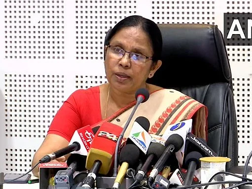`மருத்துவமனை க்வாரன்டீனைவிட வீடு பெட்டர்!' - கேரள அமைச்சர் கே.கே.ஷைலஜா