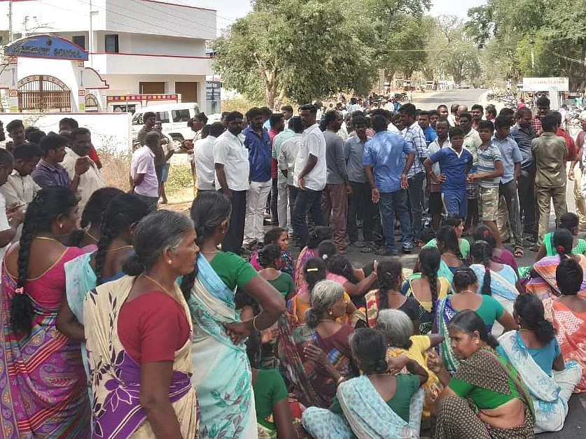 `மயக்கம்னு சொன்னாங்க... சடலமாகத்தான் காட்டினர்!’ -திருப்பத்தூர் பள்ளியில் மாணவிக்கு நேர்ந்த துயரம்