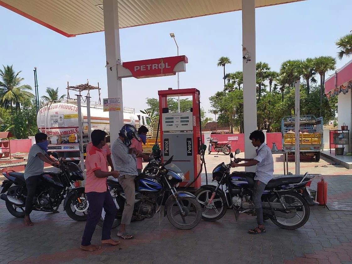 `விபரீதம் புரியவில்லை; ஜாலியாகச் சுற்றுகிறார்கள்' -சேலம் பெட்ரோல் பங்க் உரிமையாளரின் வேதனை #corona