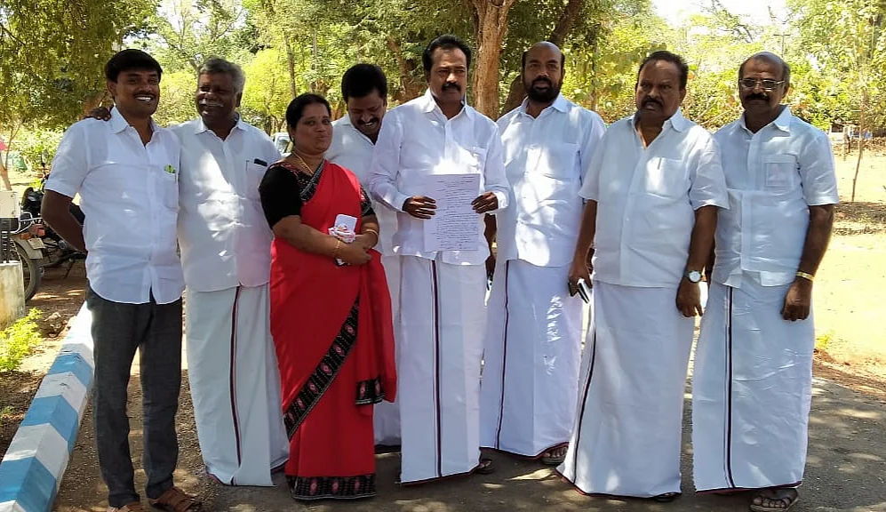 மின்விளக்குக் கம்பங்கள்