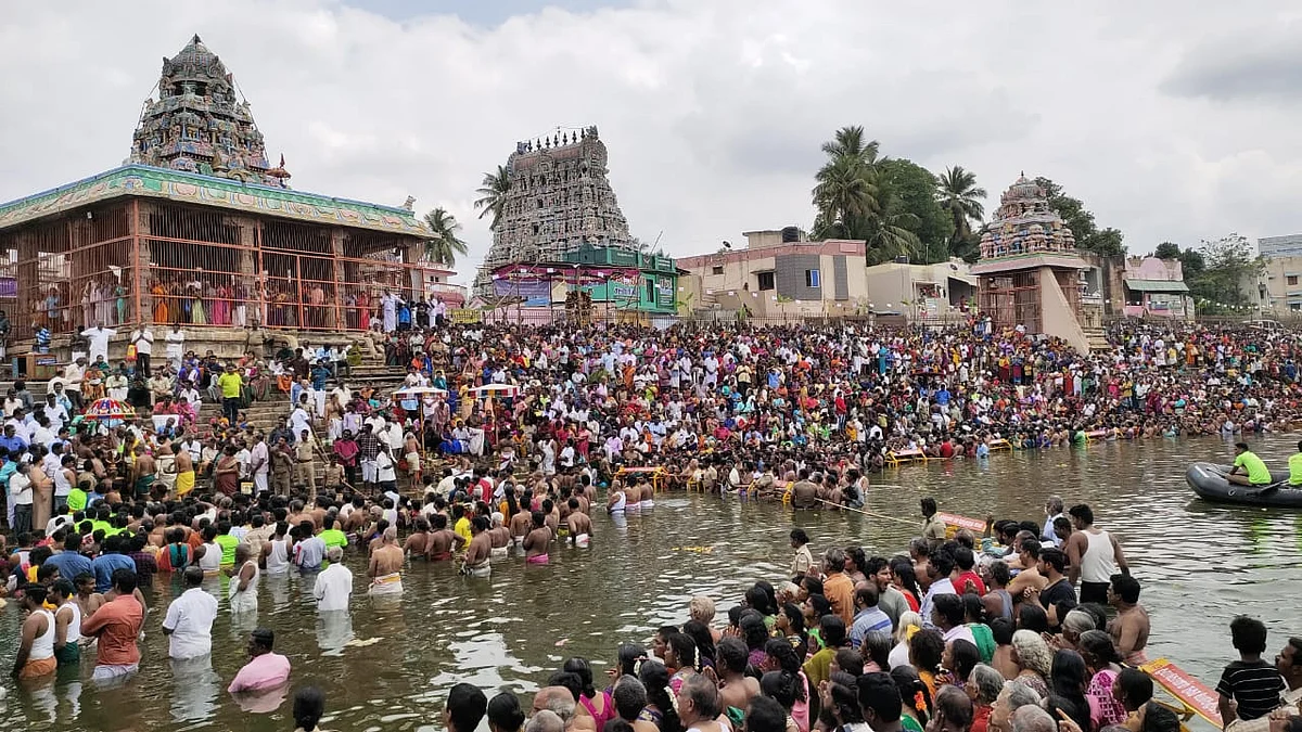 மகா மகக் குளக்கரையில் நடைபெற்ற தீர்த்த வாரி