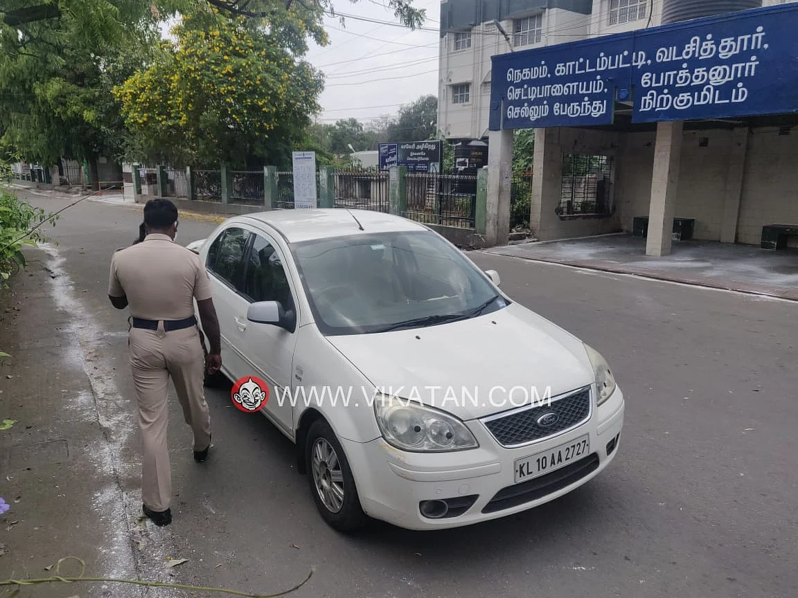 பிரேம்குமார் வந்த கார்