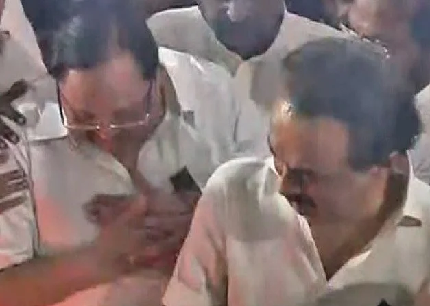 ஓமனிலிருந்து இந்தியா திரும்பிய தமிழருக்கு கொரோனா தொற்று! - 34ஆக அதிகரித்த பாதிப்பு எண்ணிக்கை #NowAtVikatan