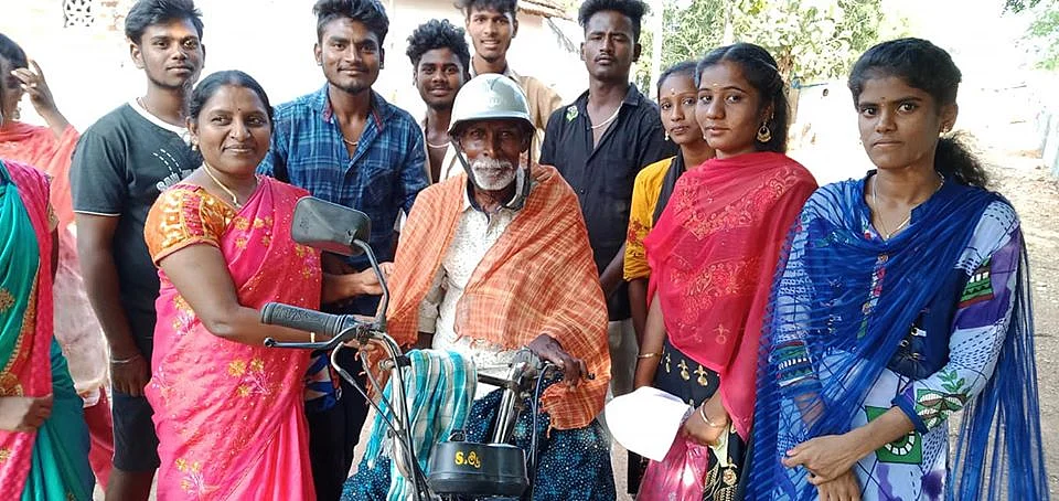 `சுத்தம், சேவை, கரிசனம், கலந்துரையாடல்..!' -கிராமத்தைக் கலக்கிய காரைக்குடி மாணவர்கள்#MyVikatan