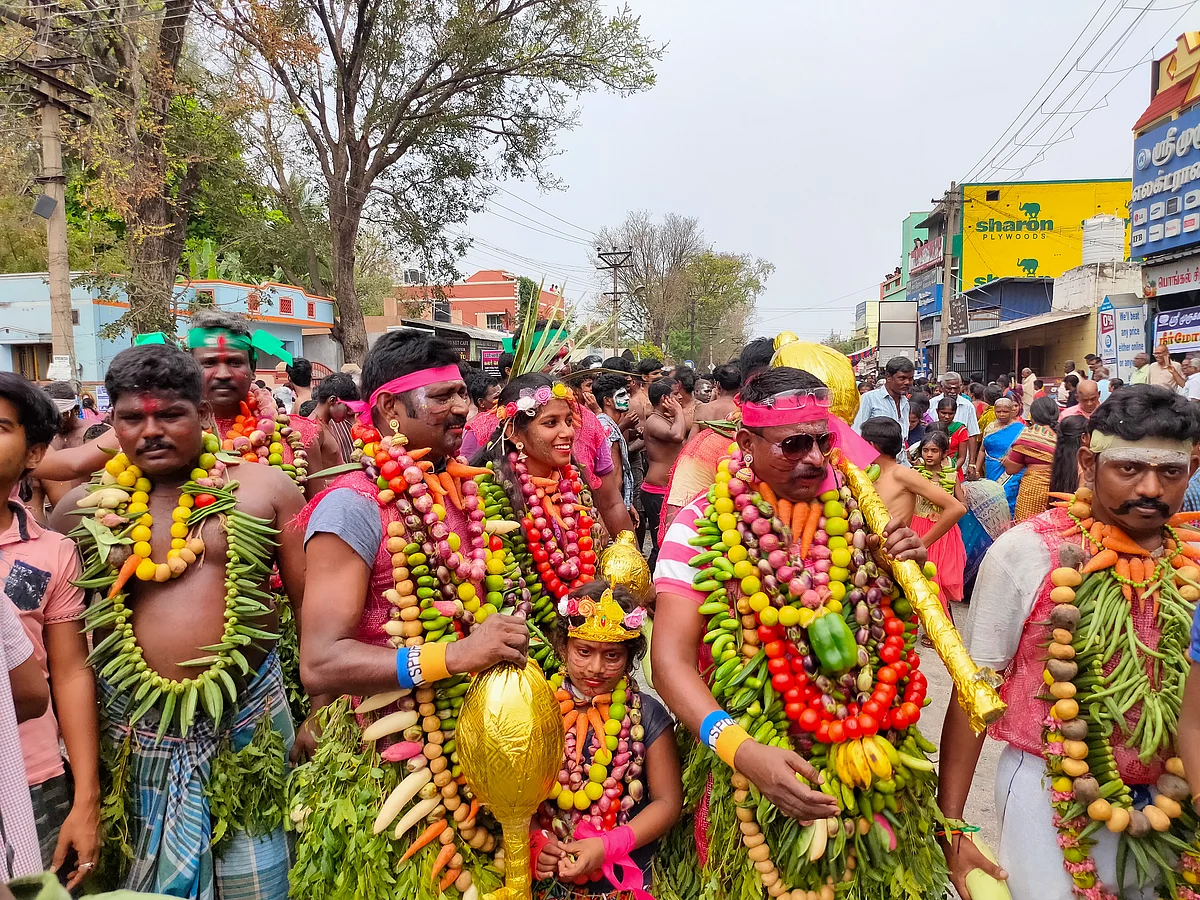 பிணிகள் போக்கும் பவானி செல்லியாண்டி அம்மன் கோயில் சேற்றுத் திருவிழா!