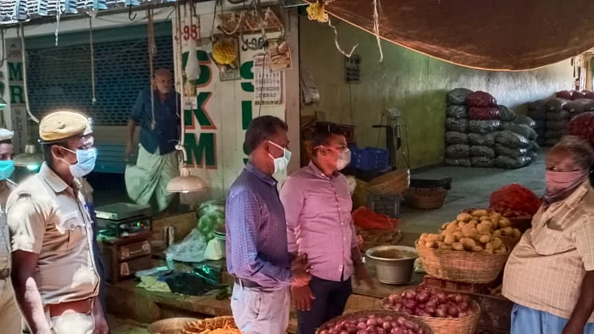 உணவு கடத்தல் தடுப்பு பிரிவு போலீஸார் சோதனை