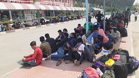 சென்ட்ரல் ரயில் நிலையத்தில் தவித்த மக்கள்