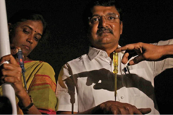 இண்டிகேட்டர் சோதனை