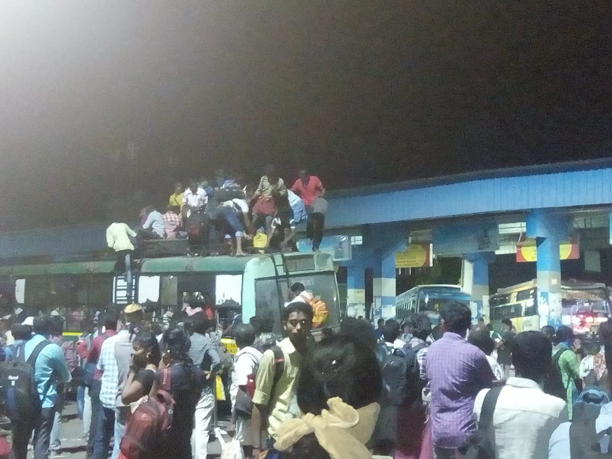 குவிந்த பயணிகள்