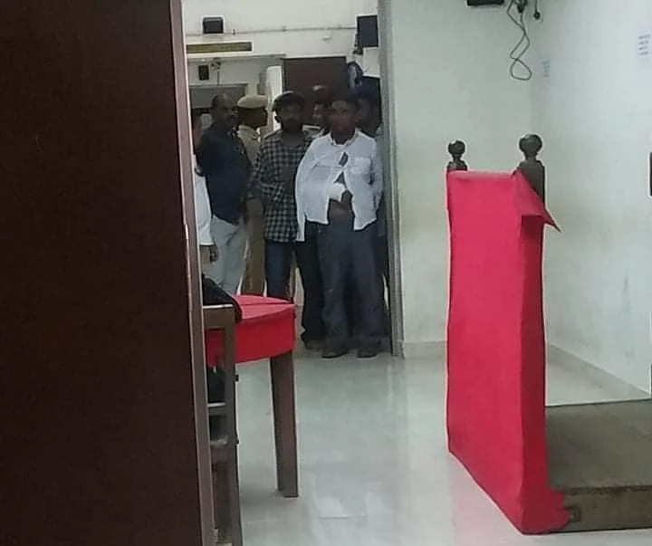 கையில் கட்டோடு சிகிச்சை